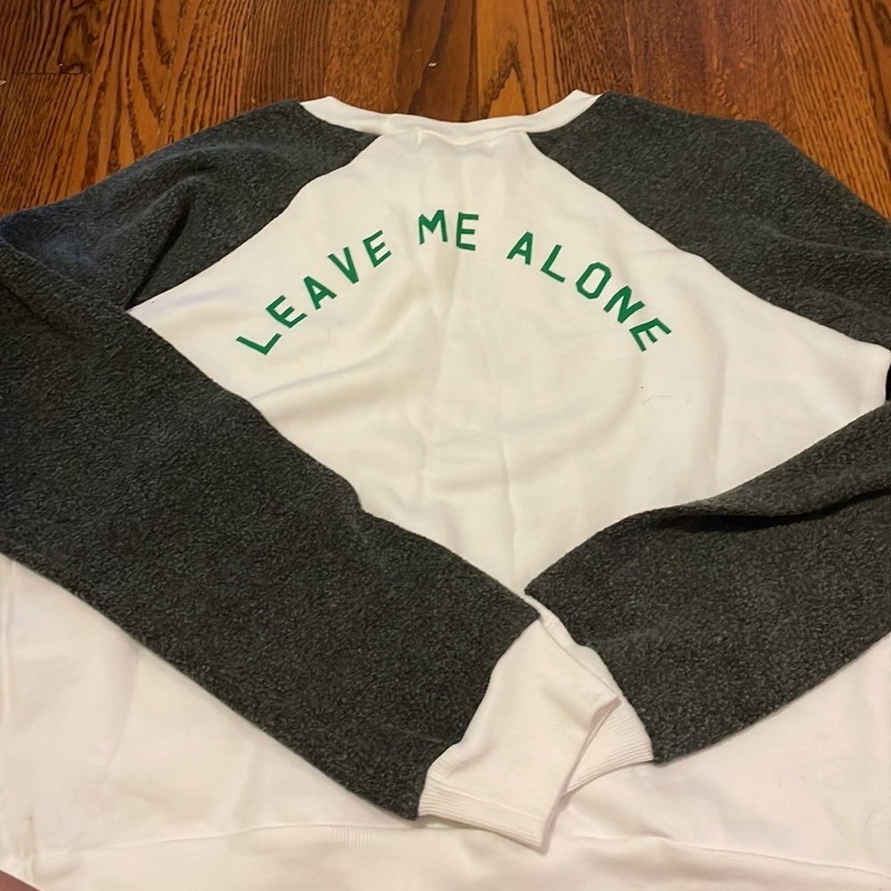 NWT! Wildfox I’m On Vacation Sweatshirt L - Picture 6 of 6